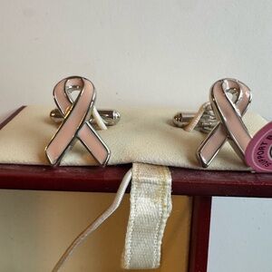 ✨ Kenneth Roberts Platinum Ribbon Cufflinks w/ Box